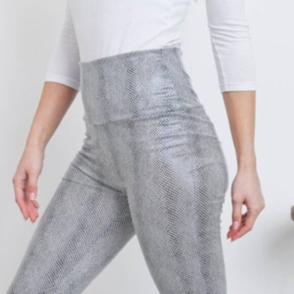 WHITE SNAKE PRINT PANTS - Picture 4 of 9